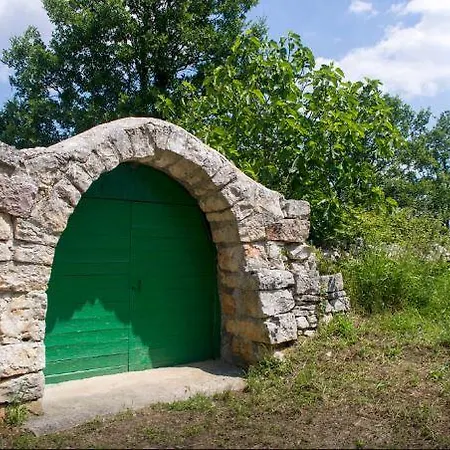 Trullo Luciana تْشيستيرنِنو